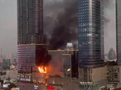 Tunjungan Plaza 5 Surabaya Terbakar, Warga: Apinya Besar