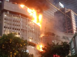 Tunjungan Plaza 5 Surabaya Terbakar