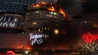 Penampakan Kobaran Api yang Membakar Tunjungan Plaza 5 Surabaya