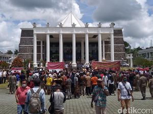 Deklarasi Dukung Pemekaran Papua Tengah, Warga di Timika Turun ke Jalan Deklarasi Dukung Pemekaran Papua Tengah, Warga di Timika Turun ke Jalan
