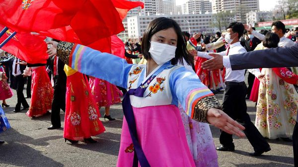 Pesta Dansa Warga Korut Rayakan 10 Tahun Kepemimpinan Kim Jong-un