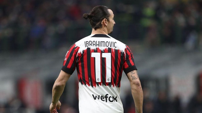 MILAN, ITALY - APRIL 04:Zlatan Ibrahimovic of AC Milan looks on during the Serie A match between AC Milan and Bologna FC at Stadio Giuseppe Meazza on April 04, 2022 in Milan, Italy. (Photo by Marco Luzzani/Getty Images)