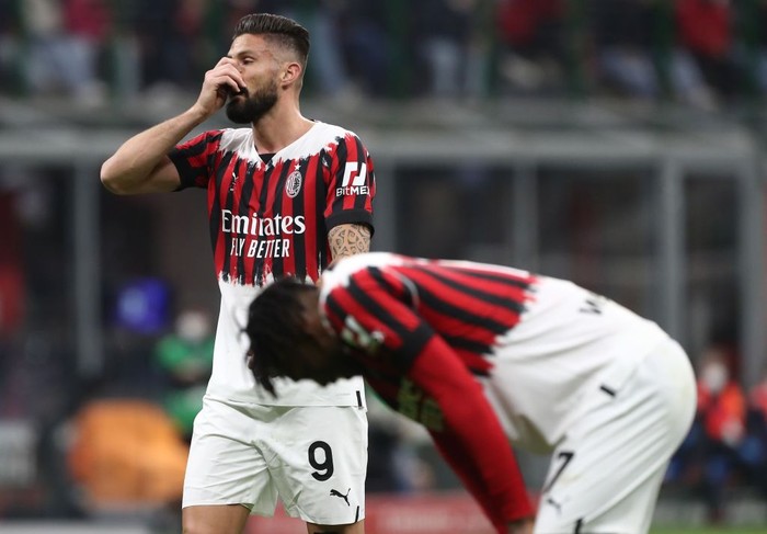 MILAN, ITALY - APRIL 04: Olivier Giroud of AC Milan reacts during the Serie A match between AC Milan and Bologna FC at Stadio Giuseppe Meazza on April 04, 2022 in Milan, Italy. (Photo by Marco Luzzani/Getty Images)