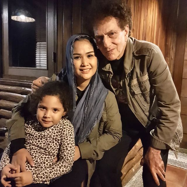 Ahmad Albar dan Istri Ahmad Albar dan Istri