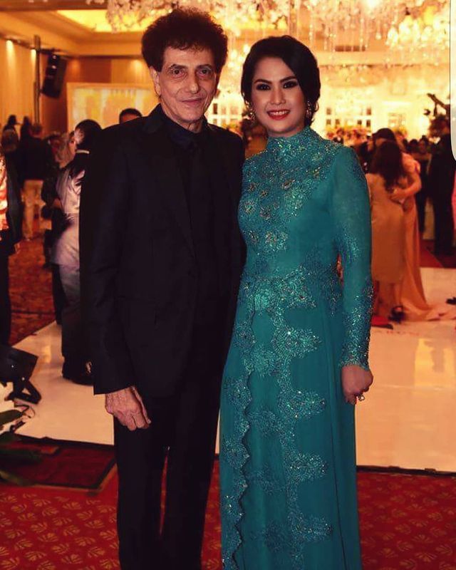Ahmad Albar dan Istri Ahmad Albar dan Istri