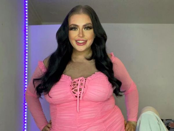 Foto: Wanita Berperut Gemuk Jadi Sensasi di TikTok, PD Tunjukkan Fisiknya