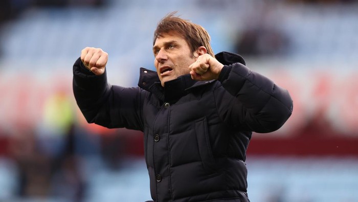 BIRMINGHAM, ENGLAND - APRIL 09: Antonio Conte, Manager of Tottenham Hotspur celebrates after their sides victory during the Premier League match between Aston Villa and Tottenham Hotspur at Villa Park on April 09, 2022 in Birmingham, England. (Photo by Naomi Baker/Getty Images)