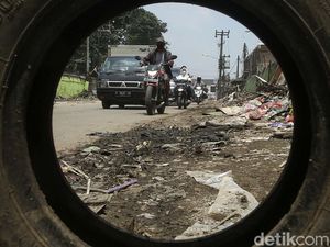 Bangunan Liar Dibongkar, Jalan Samping Pasar Induk Cibitung Lebih Lega