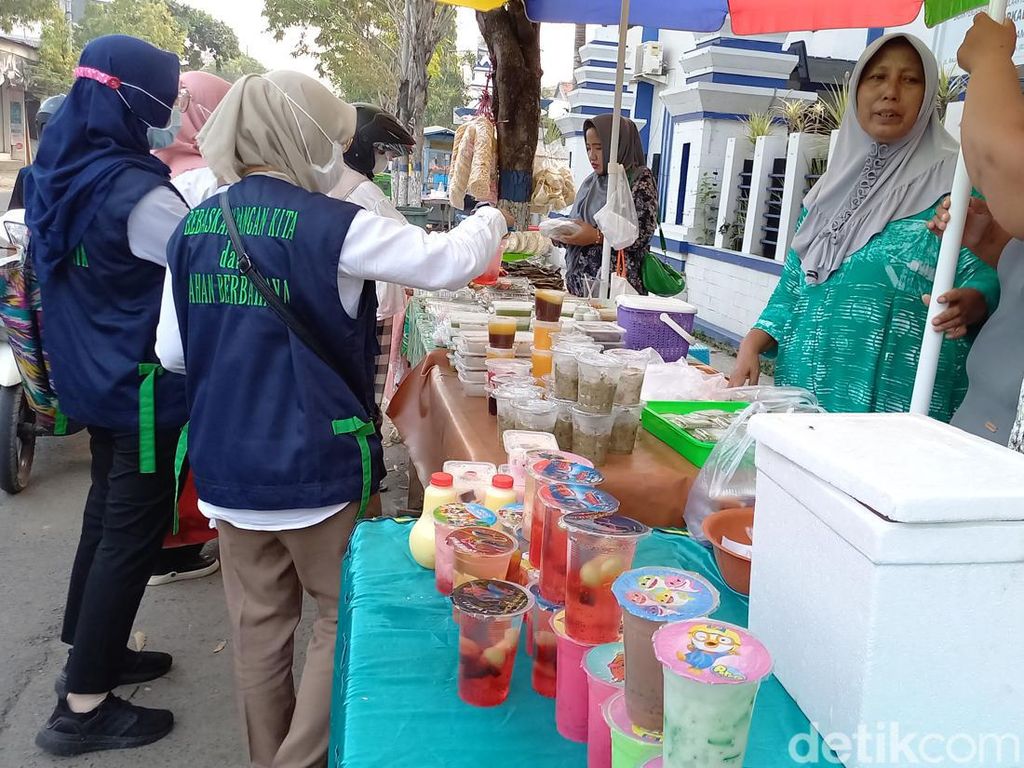 BBPOM Surabaya Uji Kandungan Takjil di Sampang