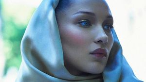 10 Artis Dunia Pakai Hijab, Pesona Kendall Jenner Hingga Bella Hadid Bikin Adem