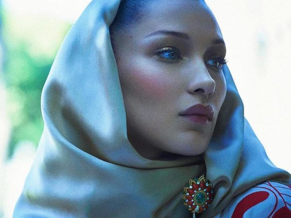 10 Artis Dunia Pakai Hijab, Pesona Kendall Jenner Hingga Bella Hadid Bikin Adem