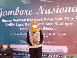 Bu Guru Lesti Raup Cuan dari Ramu Kopi Jadi Kerupuk, Caranya Gimana?