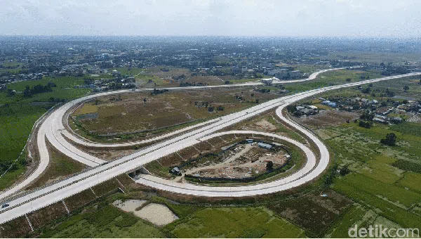 Jokowi Pamer Bangun Jalan Tol 1.900 Km dalam 7 Tahun