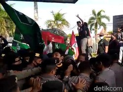 Amarah Mahasiswa Tuban Ditinggal Safari Ramadan oleh Anggota Dewan