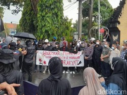 Saat Mahasiswa di Kediri Demo 3 Hari Berturut-turut