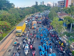 Ribuan Mahasiswa Tiba di Depan Kantor DPRD Jatim, Akses Indrapura Ditutup