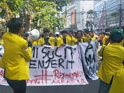Demo Surabaya, Mahasiswa Singgung Mafia Minyak Hingga Oligarki