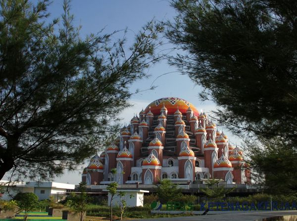10 Masjid Terindah di Indonesia yang Bisa Dikunjungi Saat Ramadan