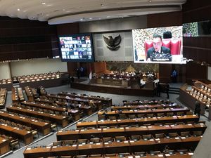 DPR Gelar Paripurna Penutupan Masa Sidang IV, 27 Anggota Hadir Fisik DPR Gelar Paripurna Penutupan Masa Sidang IV, 27 Anggota Hadir Fisik