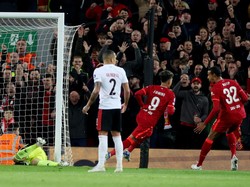 Pada menit ke-55, Firmino mengembalikan keunggulan tuan rumah. Skor 2-1. Reuters/Phil Noble