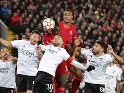 Liverpool memimpin di menit ke-21 saat Konate menanduk bola sepak pojok Kostas Tsimikas untuk menjebol jala Benfica di pojok kiri gawang. Reuters/Phil Noble