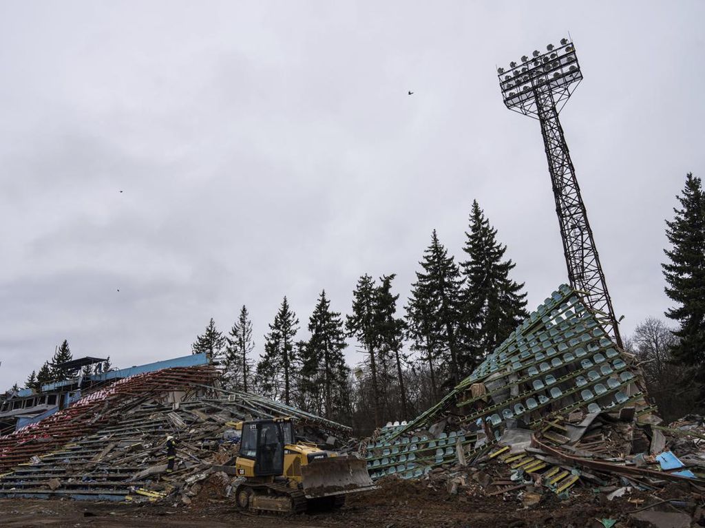 Dulu Buat Main Bola, Stadion di Ukraina Kini Hancur Tak Bersisa