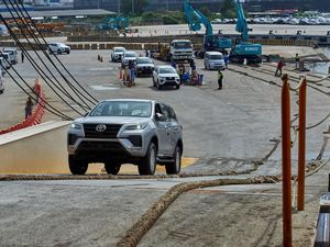 Laris! Hampir Seperempat Juta Mobil Made In Indonesia Laku di Luar Negeri