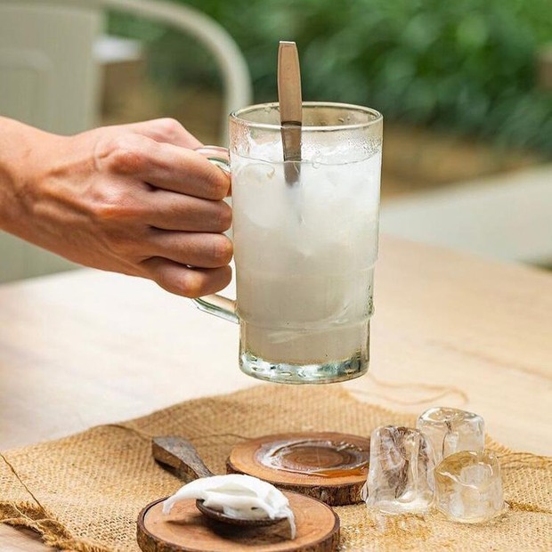 Es kelapa muda menyegarkan