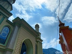 Rukunnya Gereja-Masjid Berhadapan di Jepara, Ternyata Pengurusnya Kakak-Adik