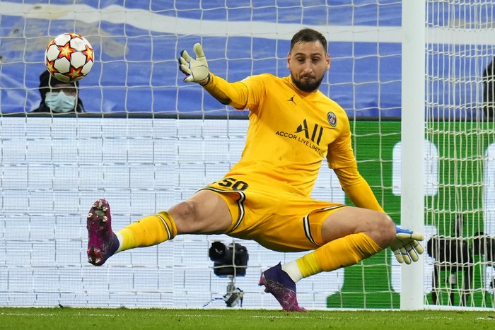 PSGs goalkeeper Gianluigi Donnarumma fails to stop Real Madrids Karim Benzemas shot on goal during the Champions League, round of 16, second leg soccer match between Real Madrid and Paris Saint-Germain at the Santiago Bernabeu stadium in Madrid, Spain, Wednesday, March 9, 2022. (AP Photo/Manu Fernandez)