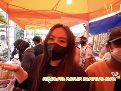 Ikut Meriahkan Ramadan, Maharani Kemala Borong Takjil di Kampung Jawa Bali