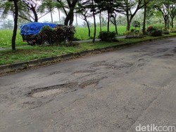 Hati-hati Ker! Banyak Jalan Berlubang di Kabupaten Malang