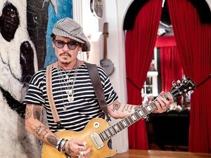 Demi Anak, Johnny Depp Bersikeras Lawan Amber Heard Demi Anak, Johnny Depp Bersikeras Lawan Amber Heard