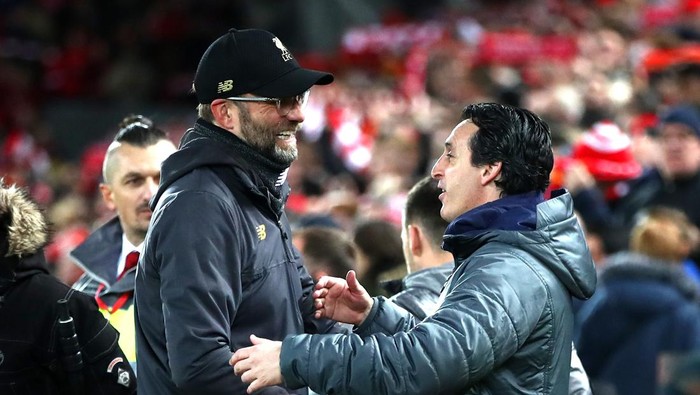 LIVERPOOL, ENGLAND - DECEMBER 29:  Jurgen Klopp, Manager of Liverpool and Unai Emery, Manager of Arsenal shake hands during the Premier League match between Liverpool FC and Arsenal FC at Anfield on December 29, 2018 in Liverpool, United Kingdom.  (Photo by Clive Brunskill/Getty Images)