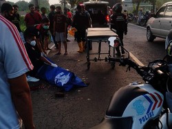 Emak-emak Tewas Terlindas Truk di Jombang, Sopir Truk Kabur