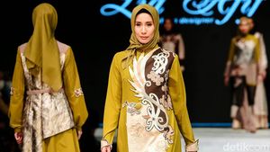 8 Koleksi Busana Batik dari Serbuk Kayu Ulin di Indonesia Fashion Week 2022