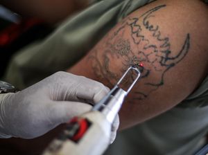 Persiapan Lebaran, Yuk Hapus Tato Gratis di Masjid Assahara, Jakbar