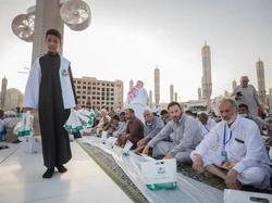 Lebih dari 1 Juta Hidangan Iftar Dibagikan di Masjidil Haram dan Masjid Nabawi