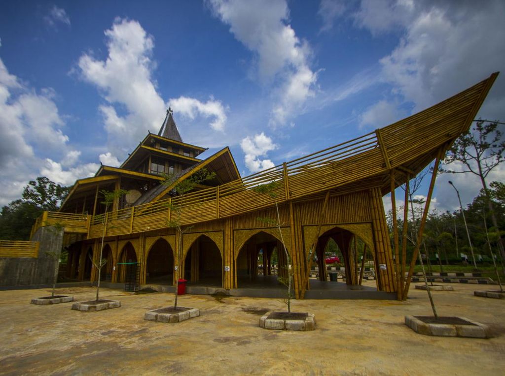 Unik Maksimal, Masjid di Kalsel Ini Dibangun dari Bambu
