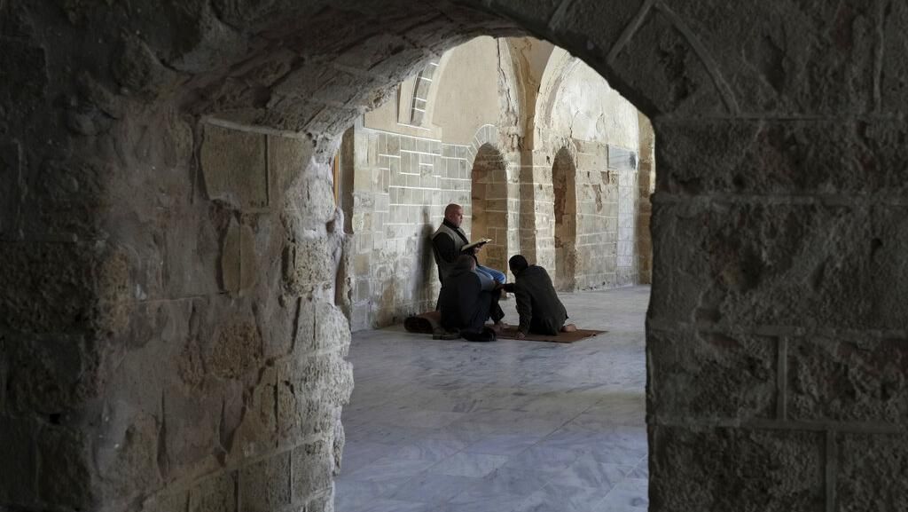 Menyentuh Hati, Tadarus Ramadan di Masjid Tertua di Gaza