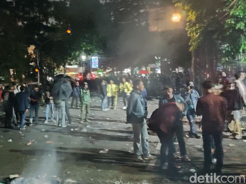 Massa Aksi di Bandung Bubar Usai Ditemui Pimpinan DPRD Jabar