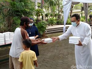 Sambut Paskah di Bulan Ramadan, Gereja di Semarang Bagi-bagi Takjil