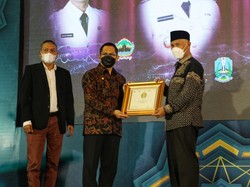 Pemprov Sumbar Dapat Penghargaan Adinata Syariah Kategori Keuangan Mikro