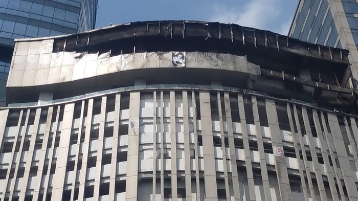 penampakan tunjungan plaza 5 surabaya terbakar