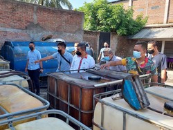 Terciduk! Truk Ini Gunakan Tanki Modifikasi Saat Beli Solar di SPBU Cilacap