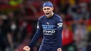 Foto: Kepala Foden Kenapa? Jadi Begini...