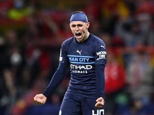 Foto: Kepala Foden Kenapa? Jadi Begini...