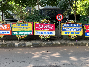 Polda Metro Banjir Karangan Bunga Dukungan Usut Pengeroyok Ade Armando