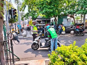 KAI Tegaskan Motor Lintasi Perlintasan Teteg Malioboro Harus Dituntun! KAI Tegaskan Motor Lintasi Perlintasan Teteg Malioboro Harus Dituntun!