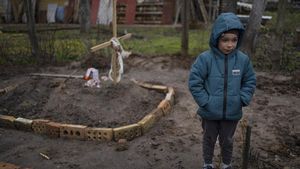 Potret  Anak-anak yang Selamat dari Kengerian di Kota Bucha